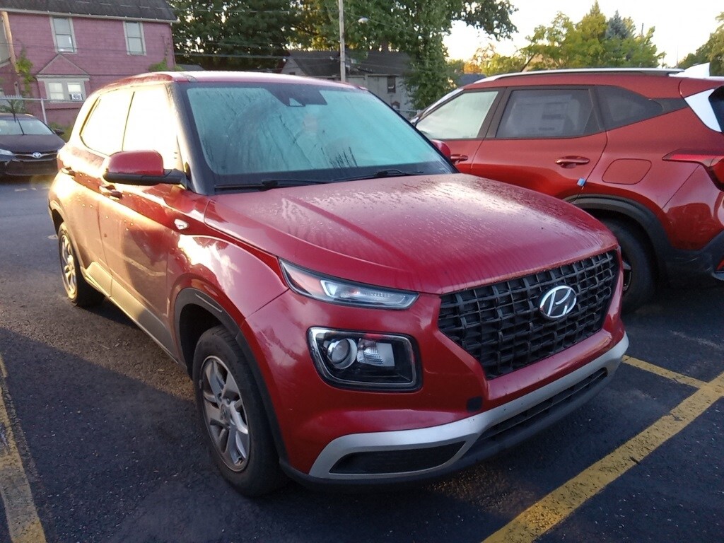 2021 Hyundai Venue SE photo 2