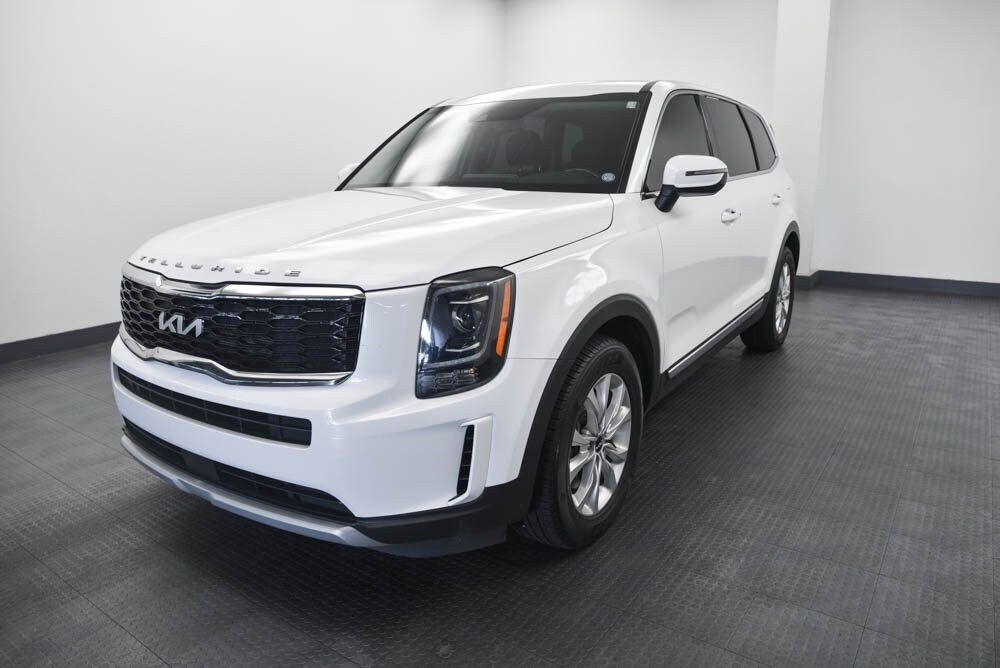 2022 Kia Telluride LX photo 3