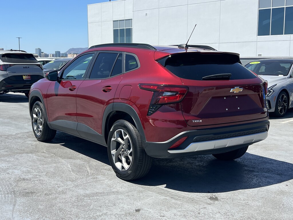 Used 2025 Chevrolet Trax LT SUV