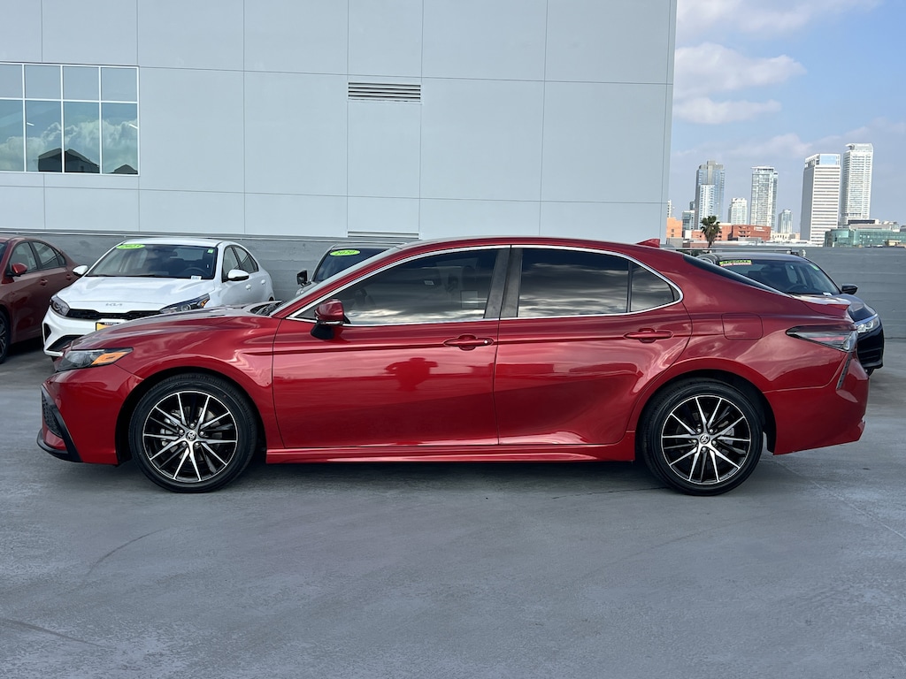 Used 2022 Toyota Camry SE Sedan