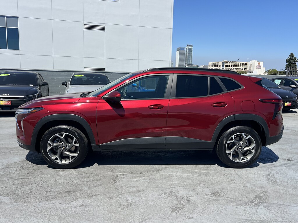 Used 2025 Chevrolet Trax LT SUV