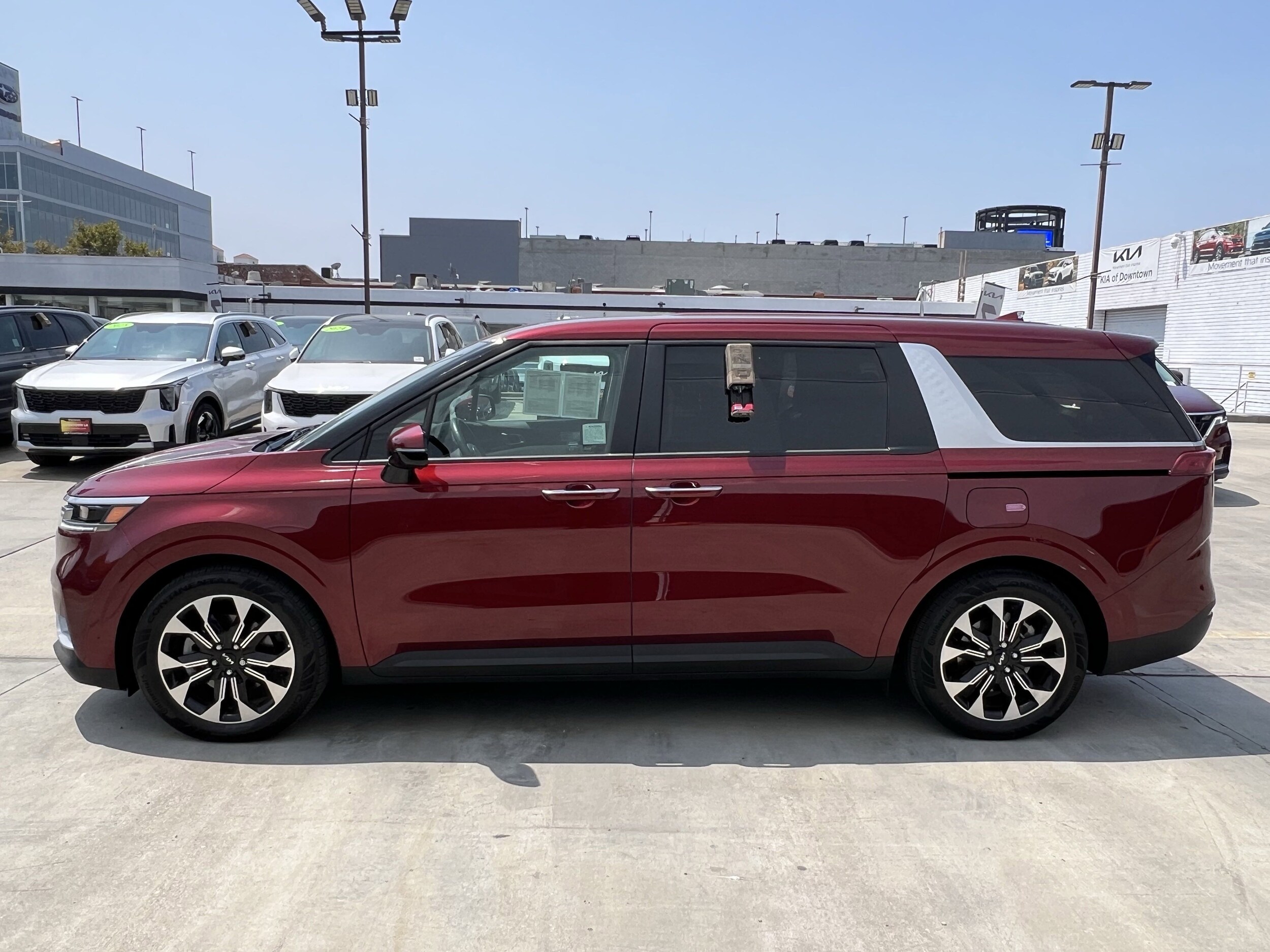 2024 Kia Carnival EX photo 3