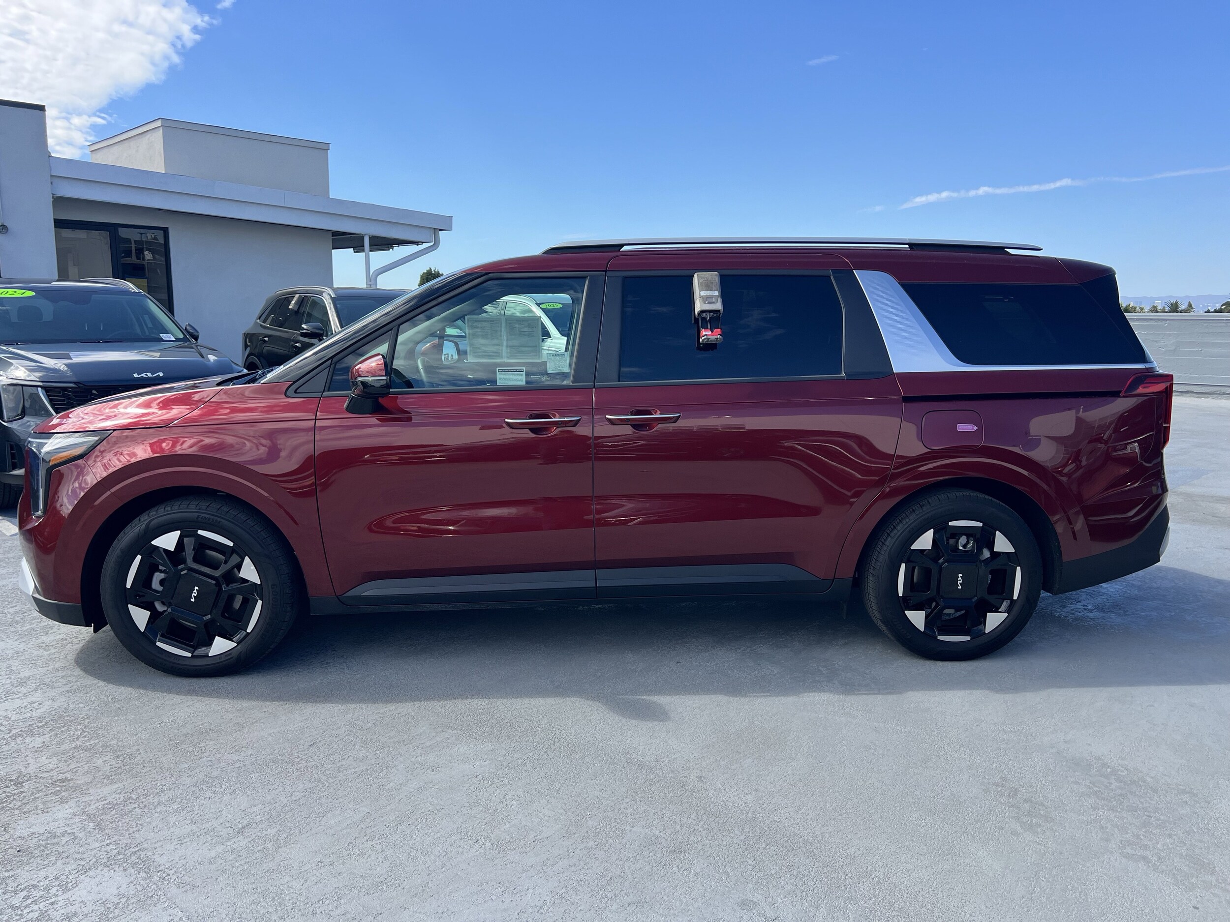 2025 Kia Carnival EX photo 3