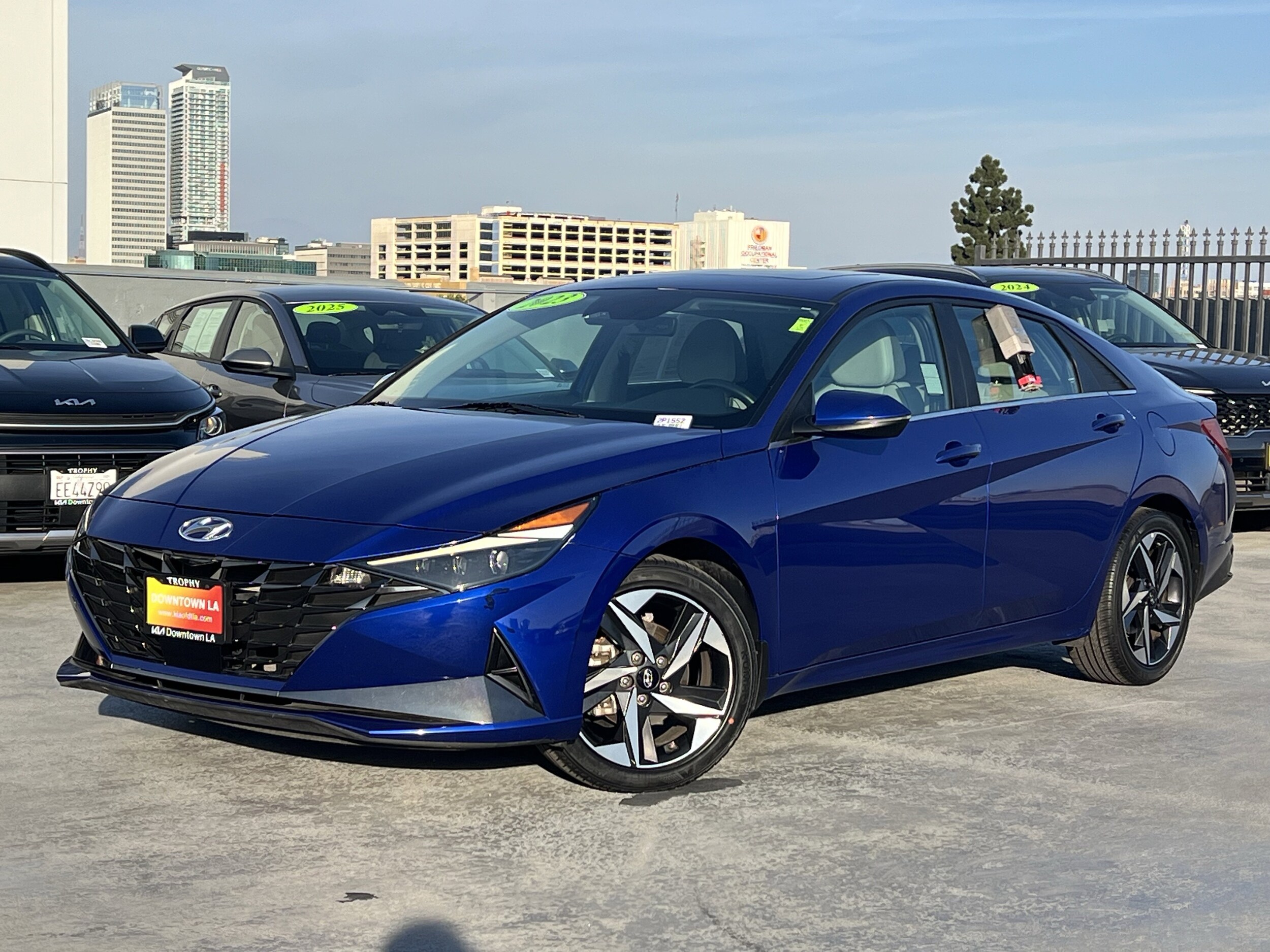 2023 Hyundai Elantra Limited photo 2
