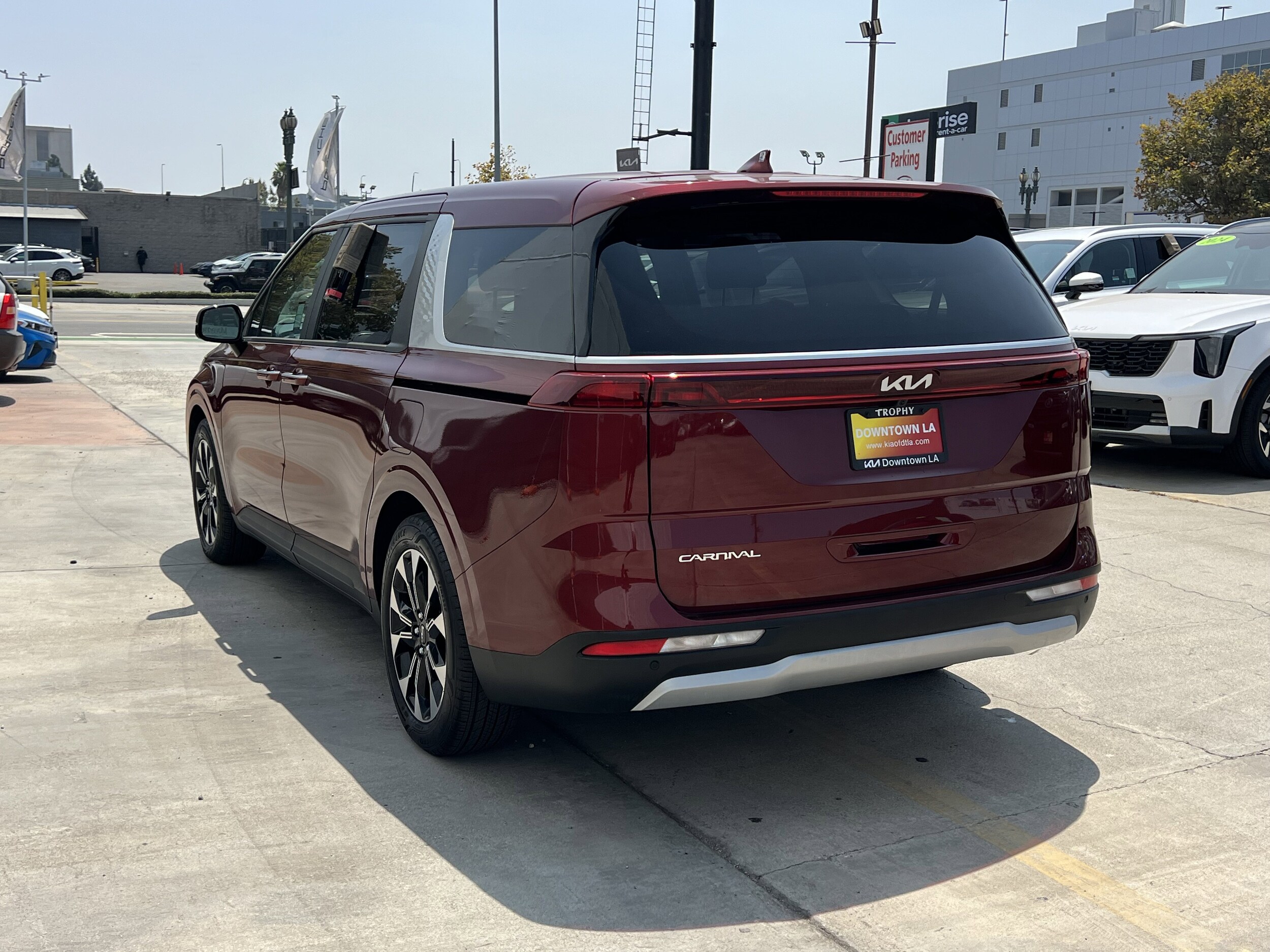 2023 Kia Carnival EX photo 4