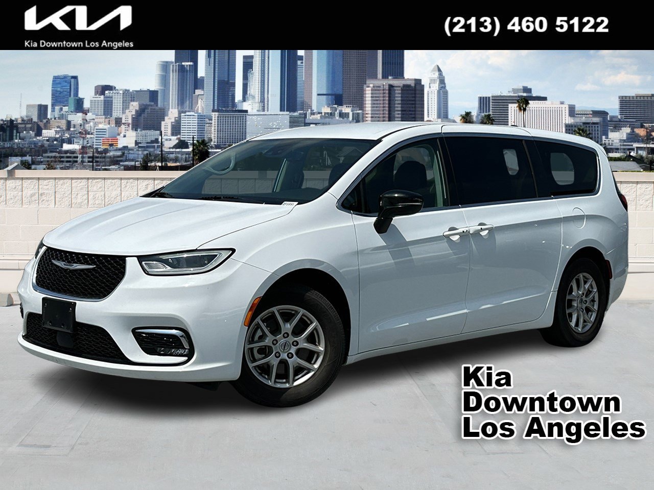 2024 Chrysler Pacifica Touring L's photo