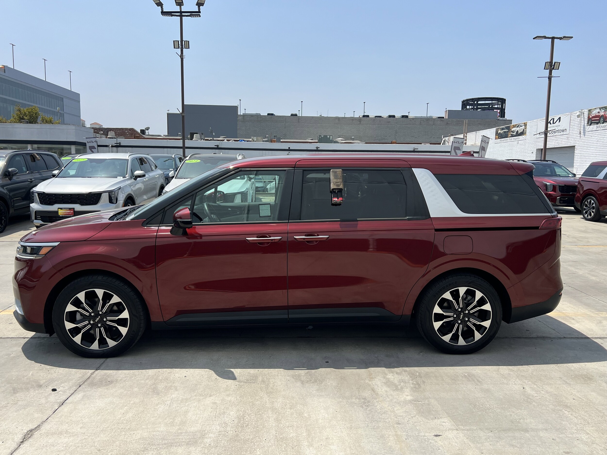 2023 Kia Carnival EX photo 3