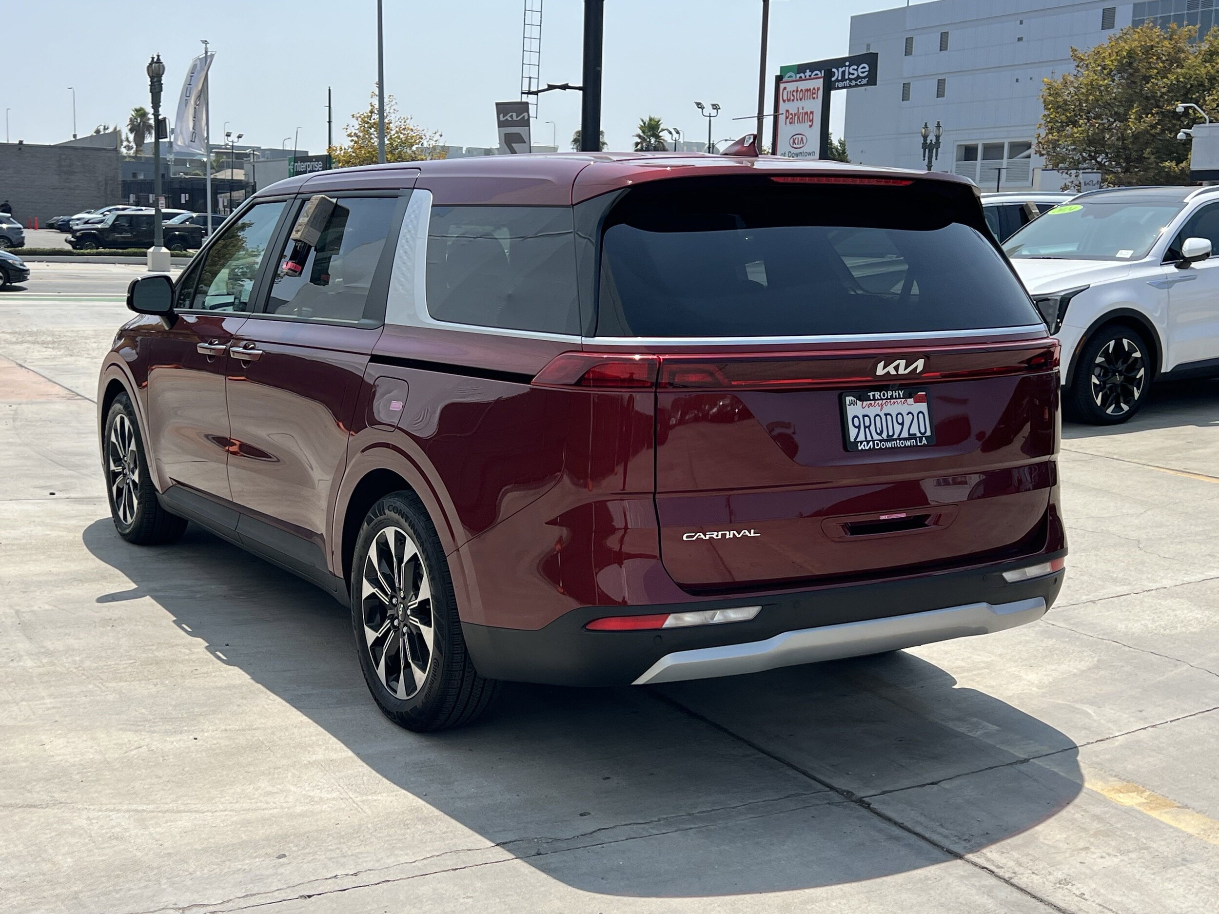 2024 Kia Carnival EX photo 4