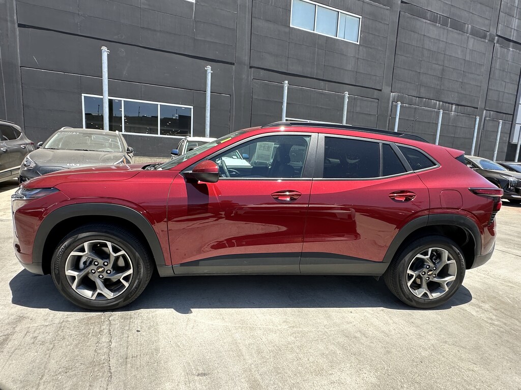 Used 2025 Chevrolet Trax LT SUV
