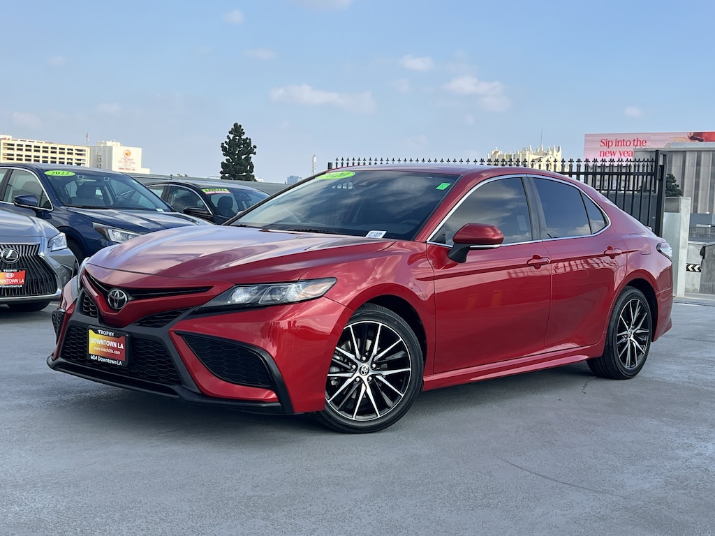 Used 2022 Toyota Camry SE Sedan