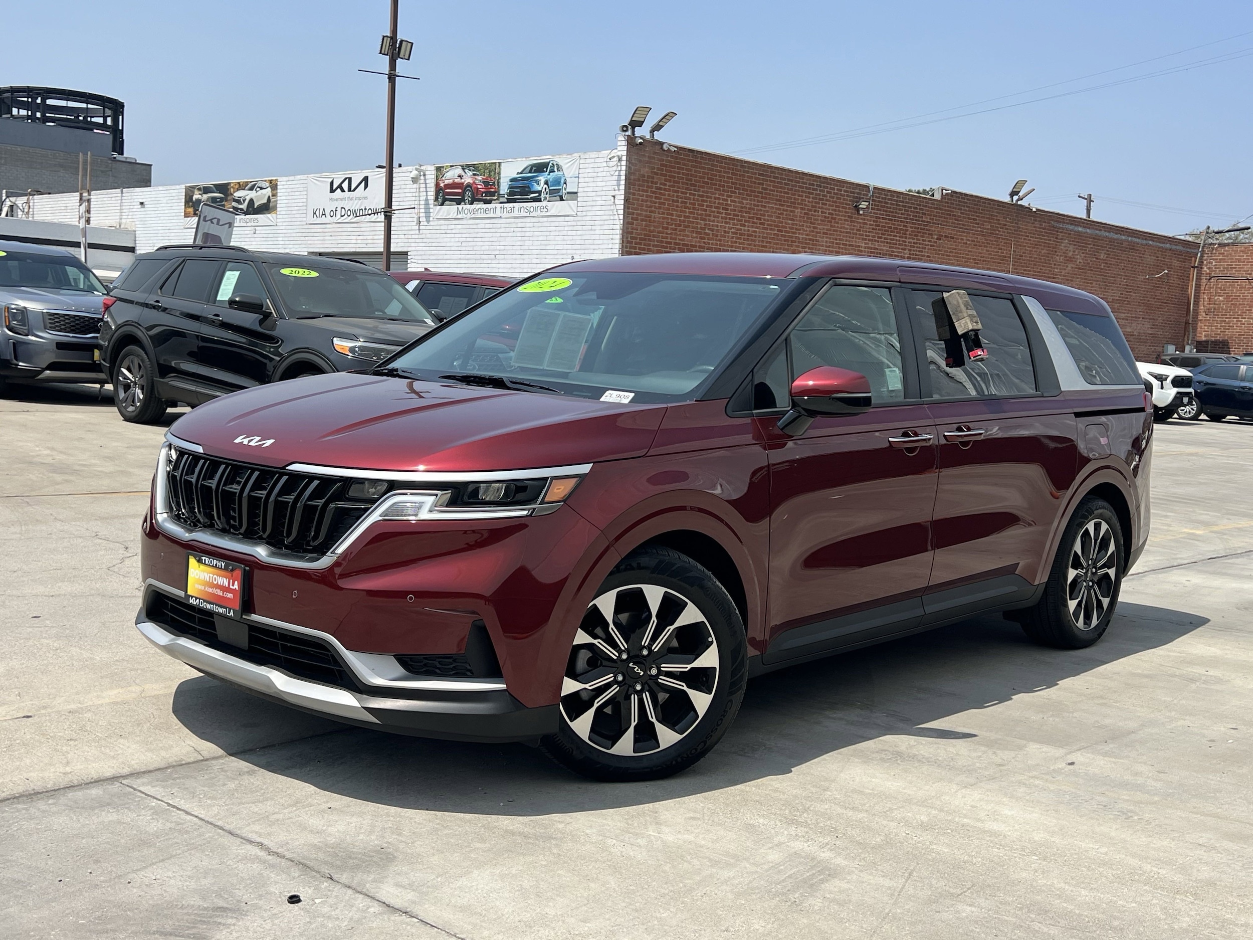 2024 Kia Carnival EX photo 2