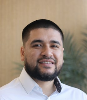 Staff member Eliezer Hernandez from ID_f45c93