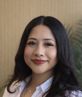 Staff member Roxana Munoz from ID_f45c93