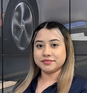 Staff member Roxana Munoz from ID_d3c148
