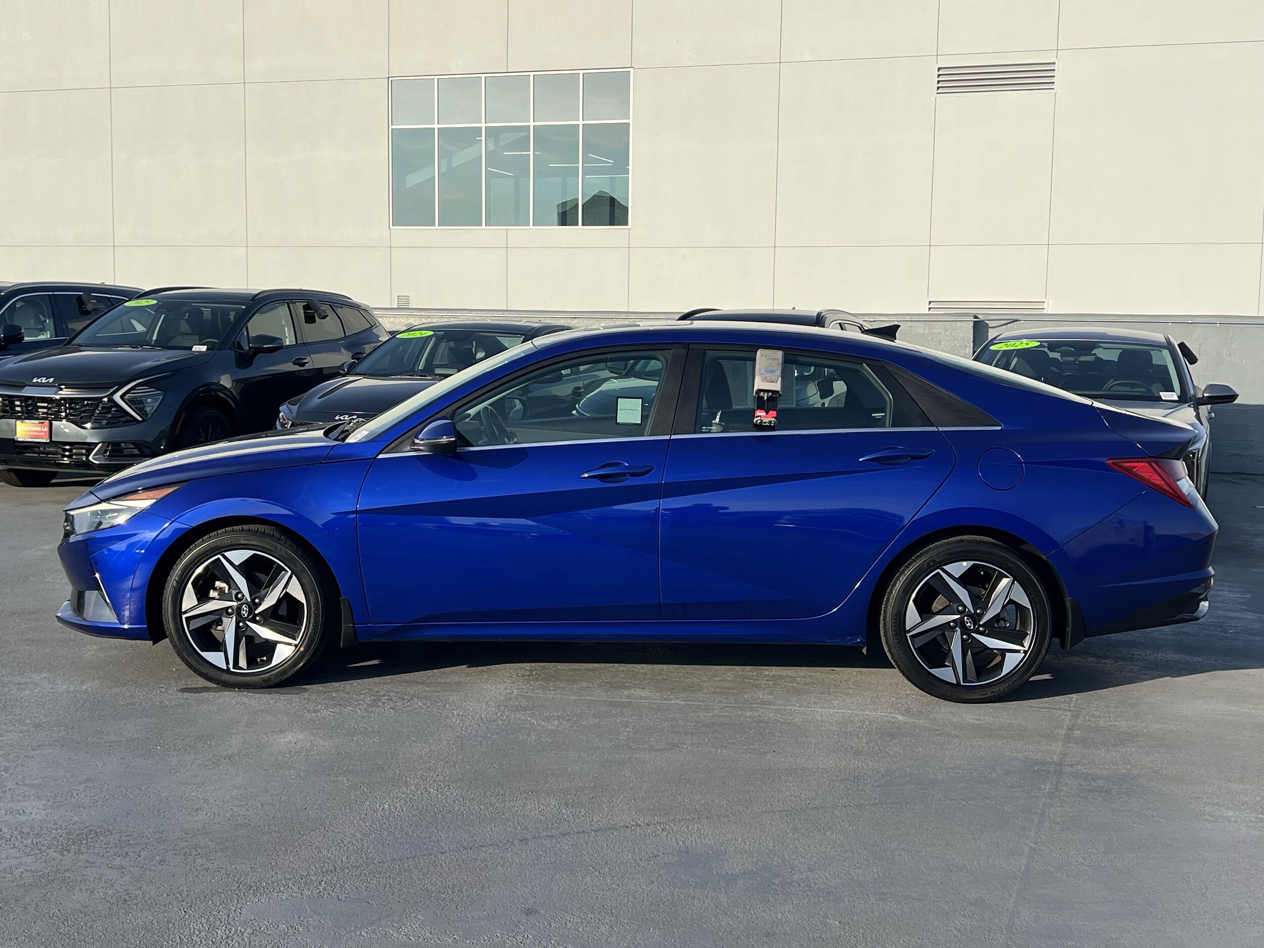 2023 Hyundai Elantra Limited photo 3