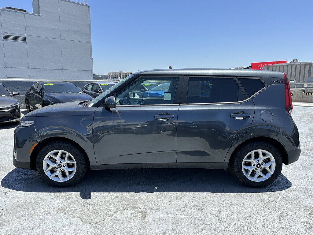 Certified 2022 Kia Soul LX Hatchback