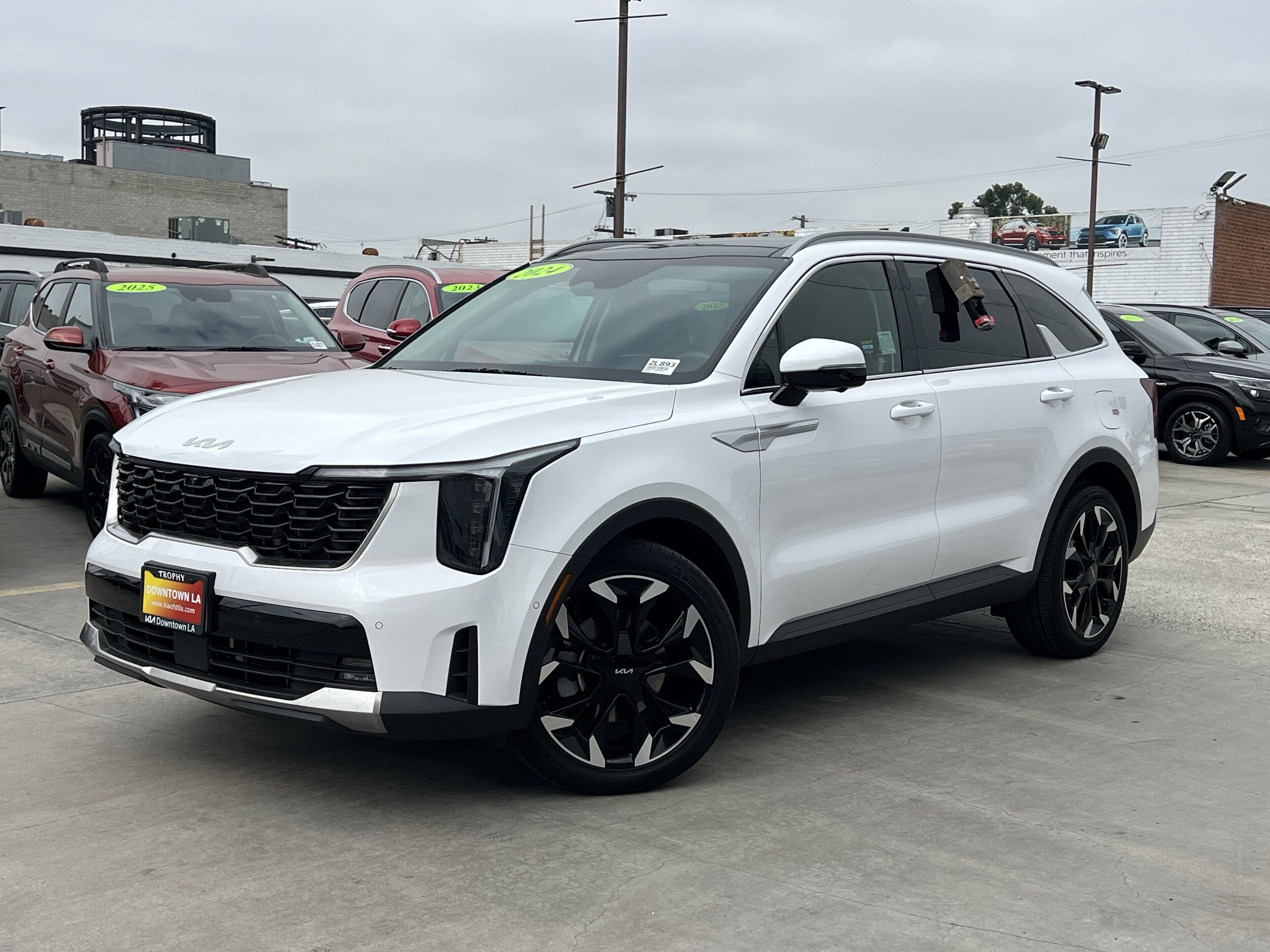 2024 Kia Sorento SX photo 2