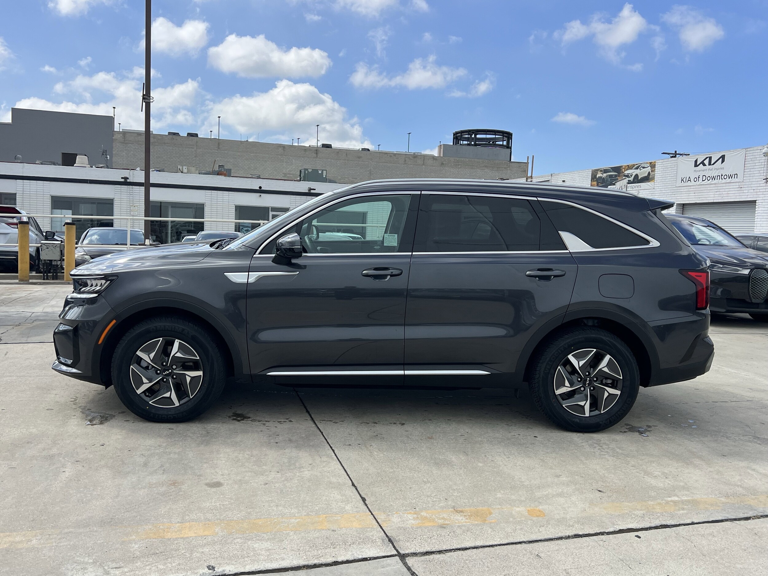 2023 Kia Sorento Hybrid EX photo 2
