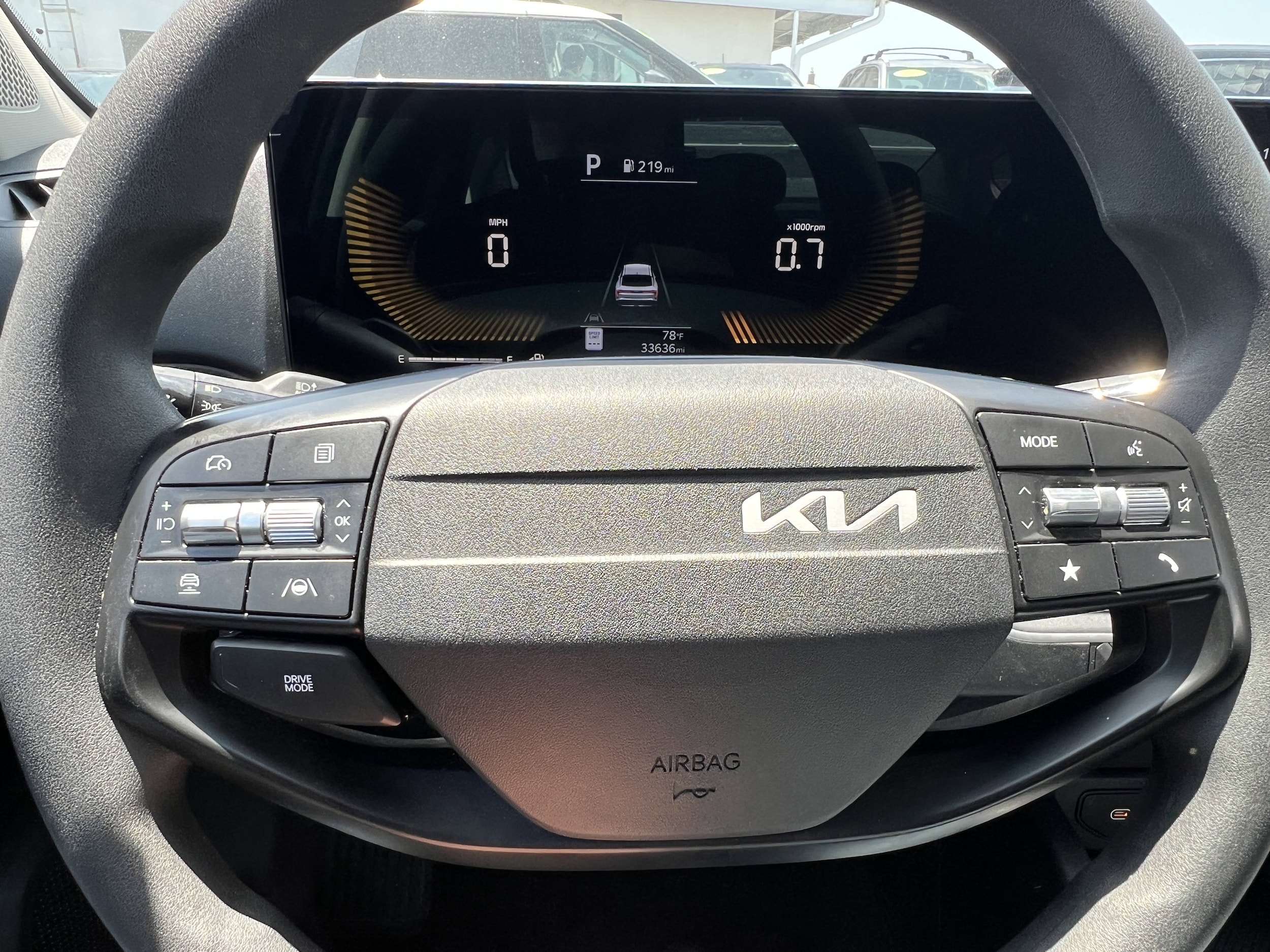 2025 Kia K4 LXS - Photo 25