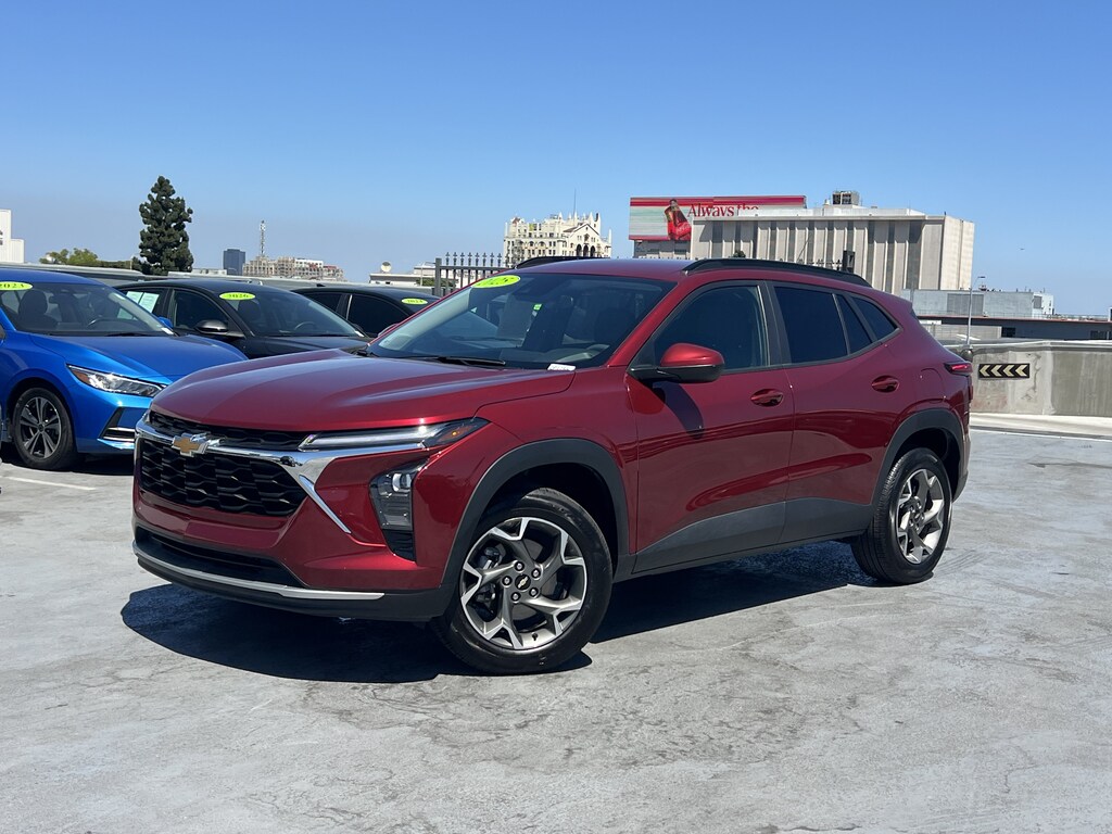 Used 2025 Chevrolet Trax LT SUV