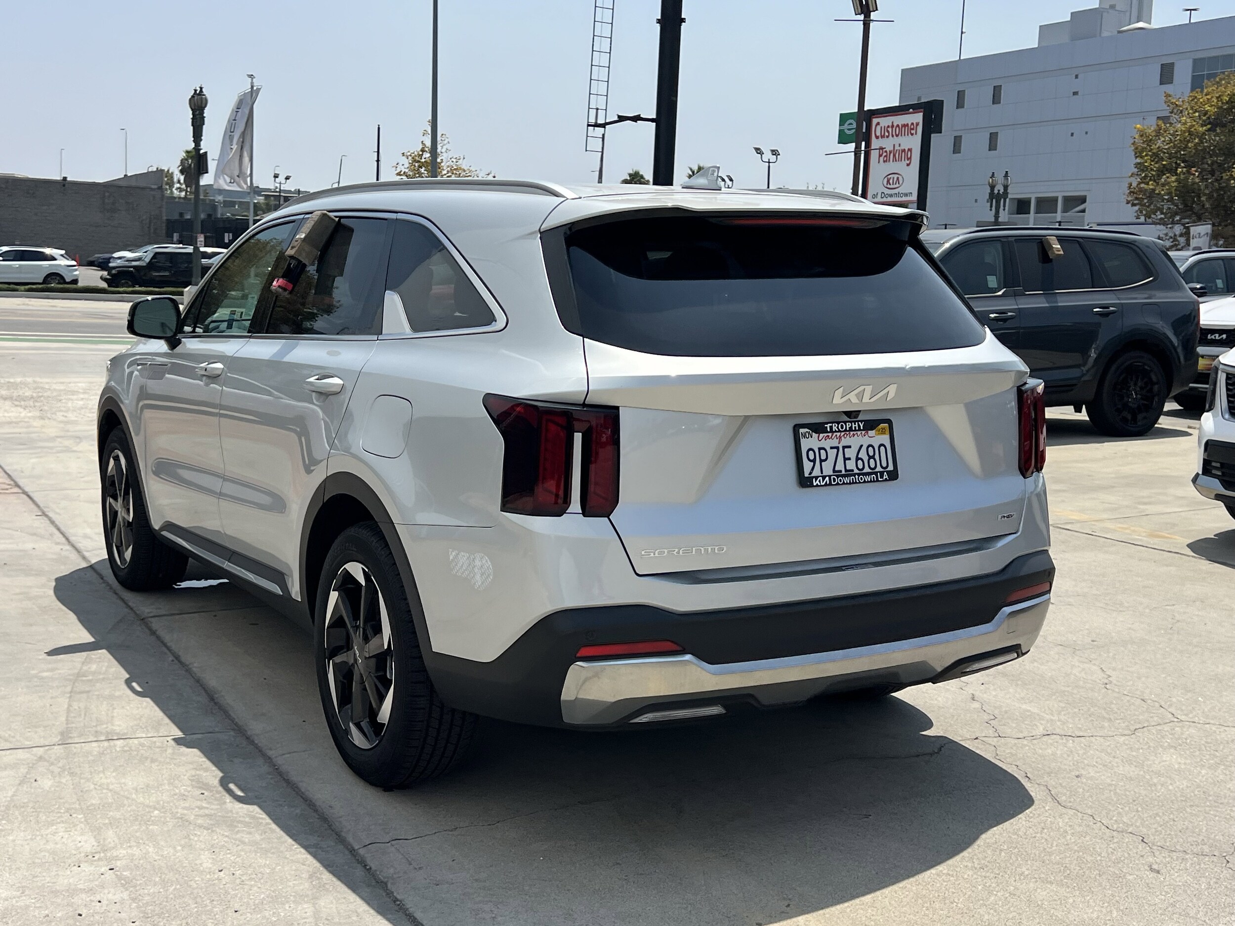 2025 Kia Sorento Plug-In Hybrid EX photo 2