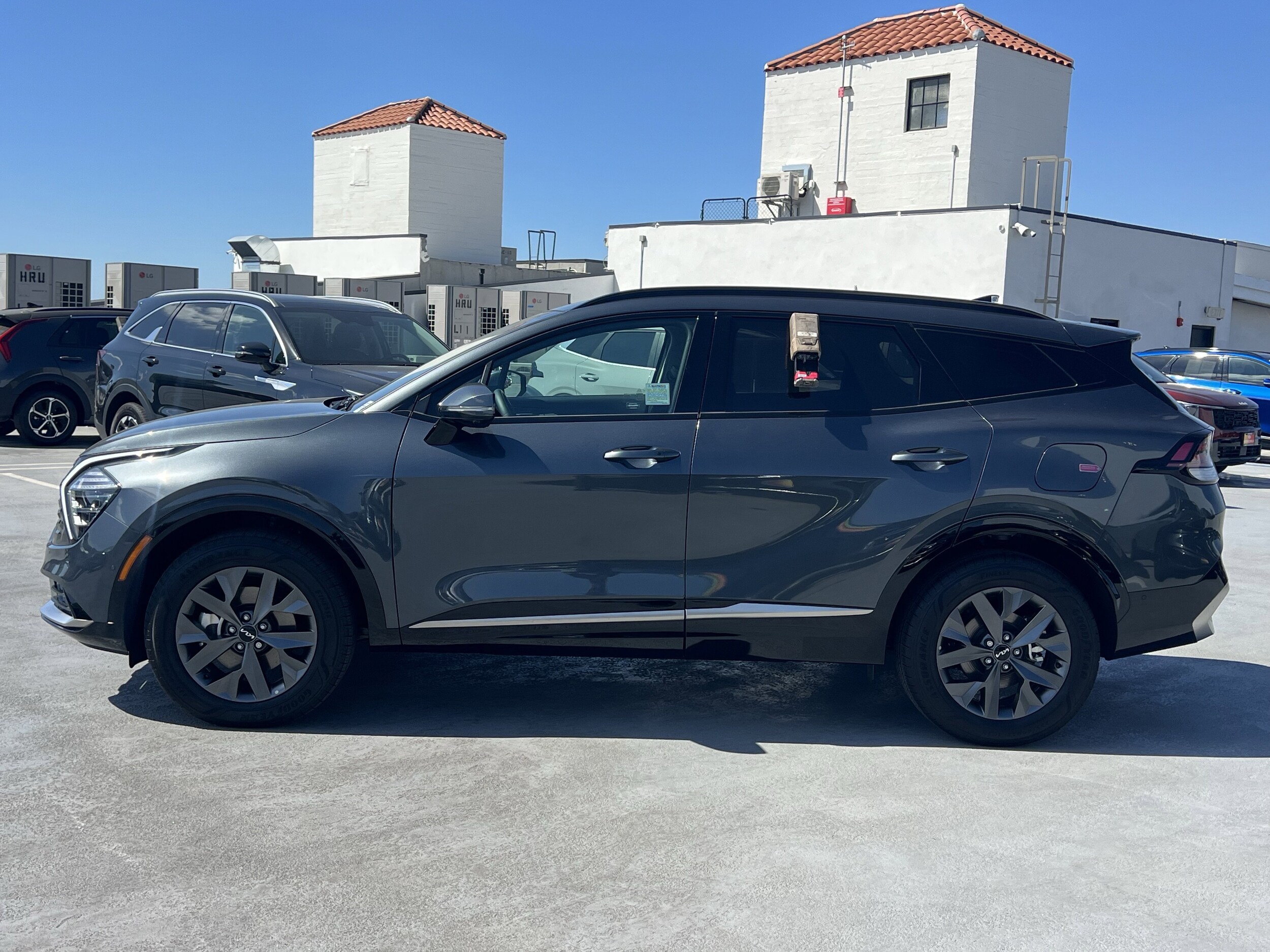 2025 Kia Sportage Hybrid photo 2