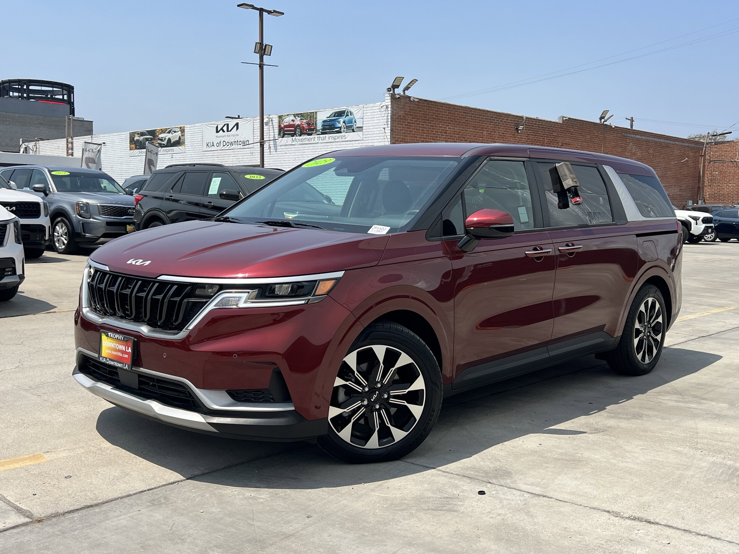 2023 Kia Carnival EX photo 2