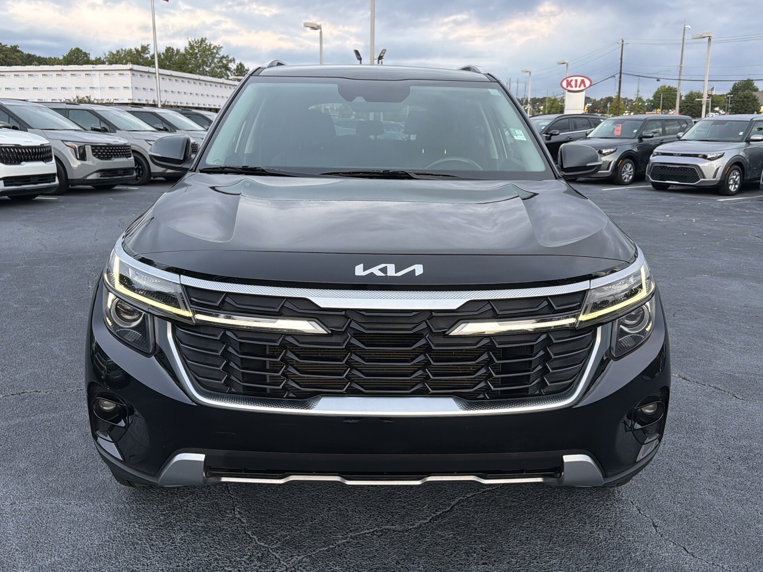 2024 Kia Seltos EX photo 2