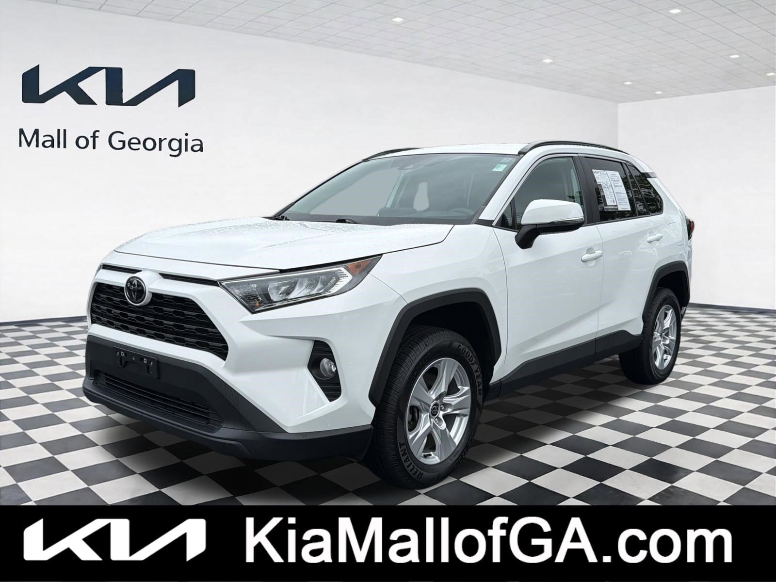 2021 Toyota RAV4 XLE FWD's photo