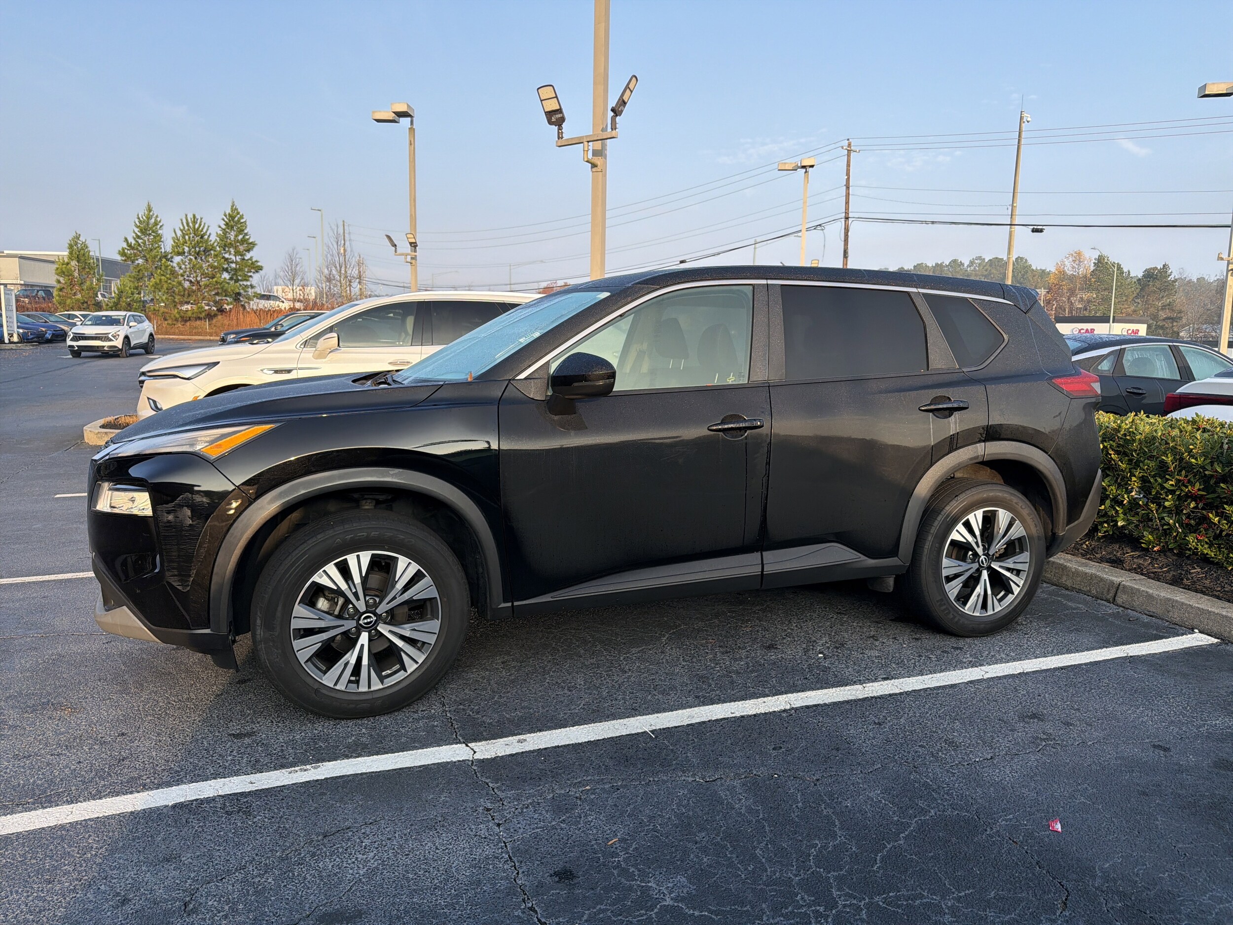 2022 Nissan Rogue SV photo 4