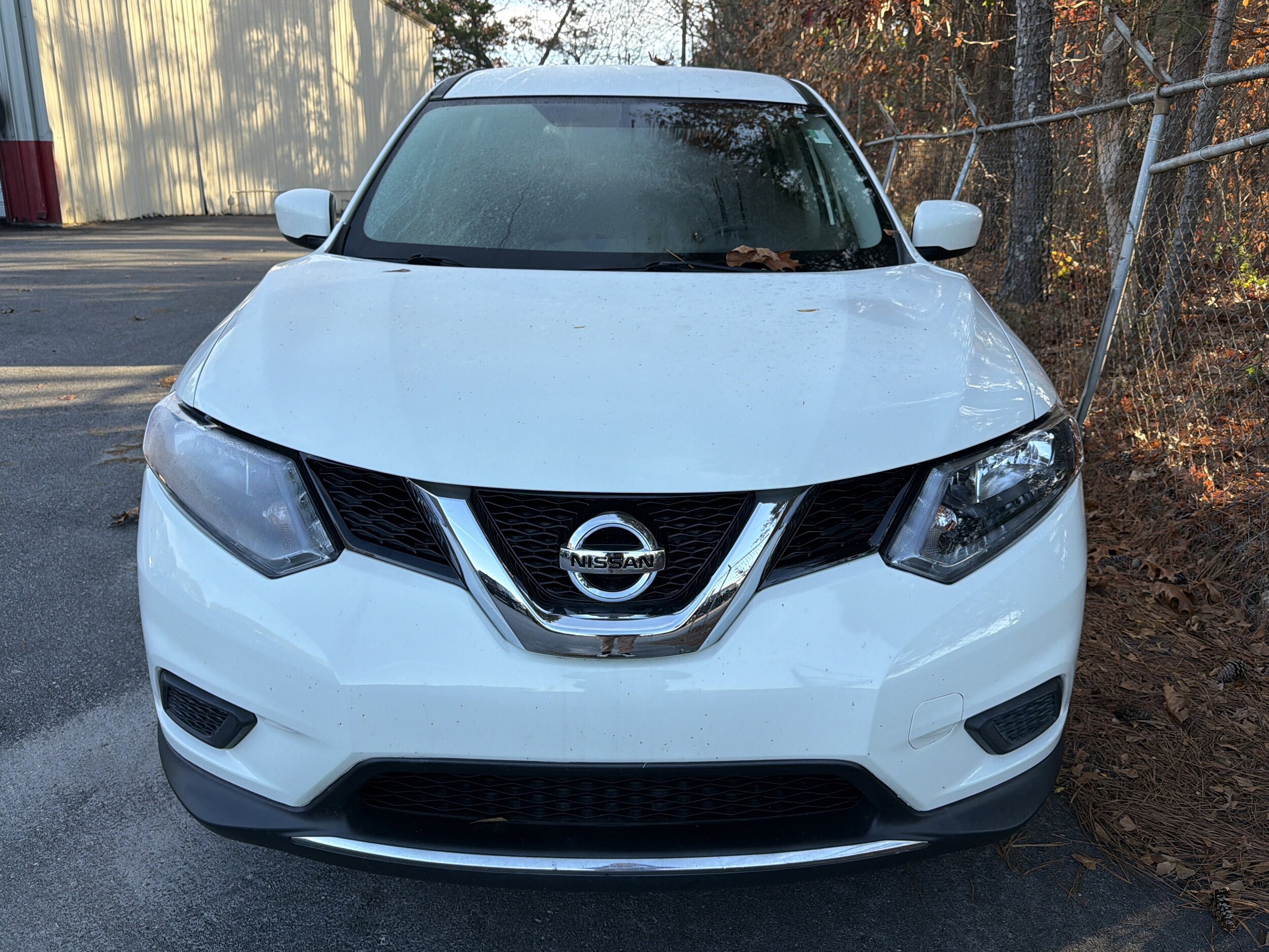 2016 Nissan Rogue SV photo 2