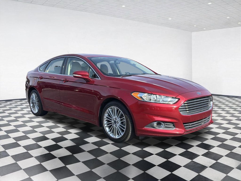 Used 2015 Ford Fusion SE Sedan