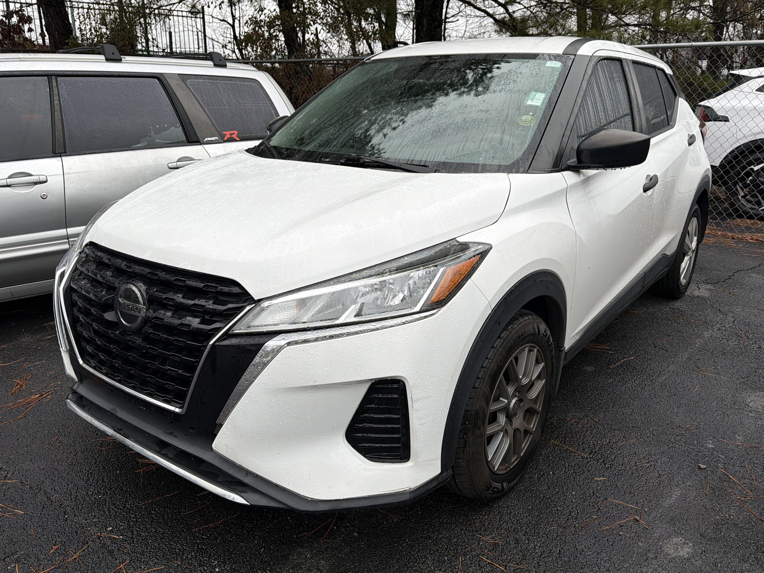 2021 Nissan Kicks S photo 2