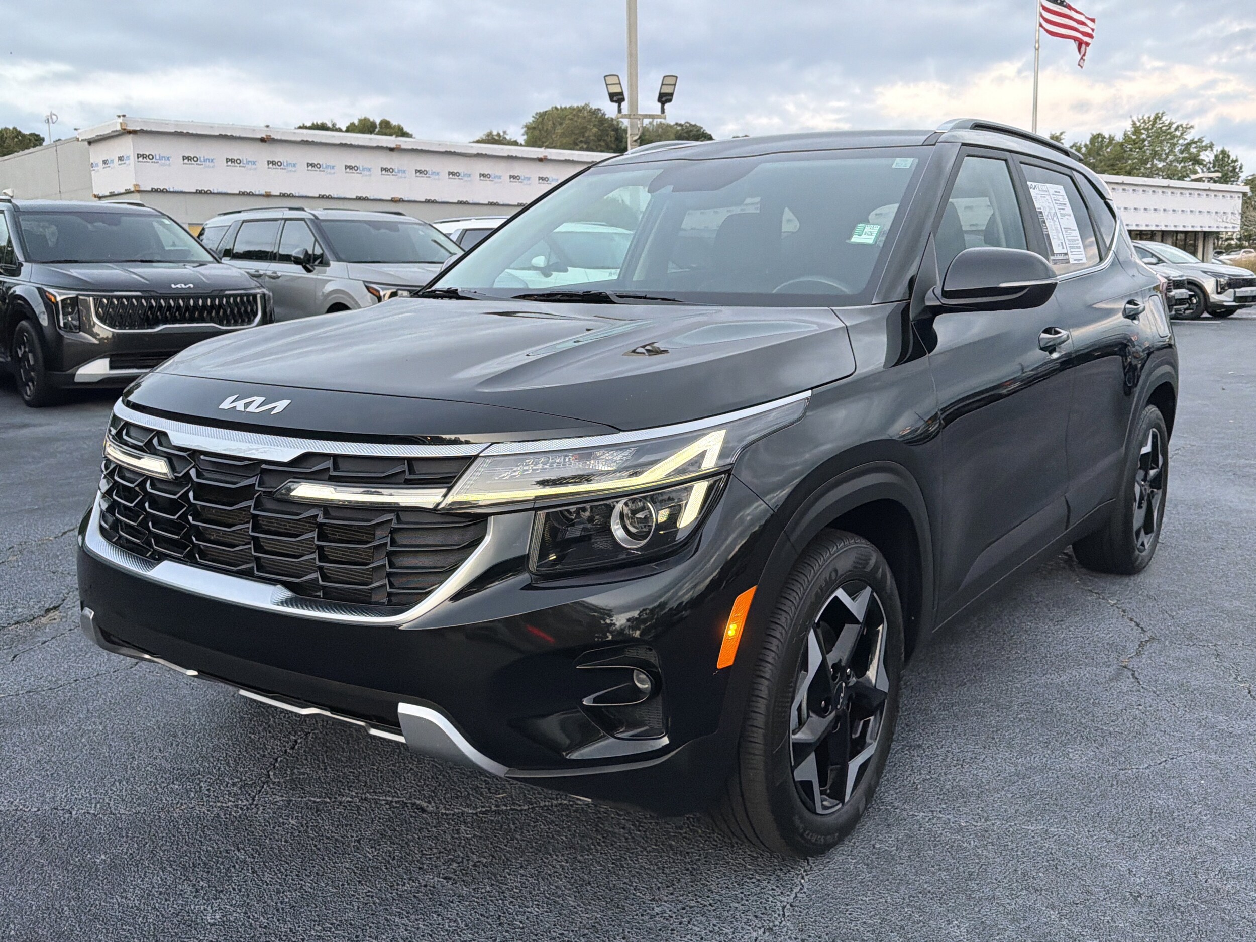 2024 Kia Seltos EX photo 3