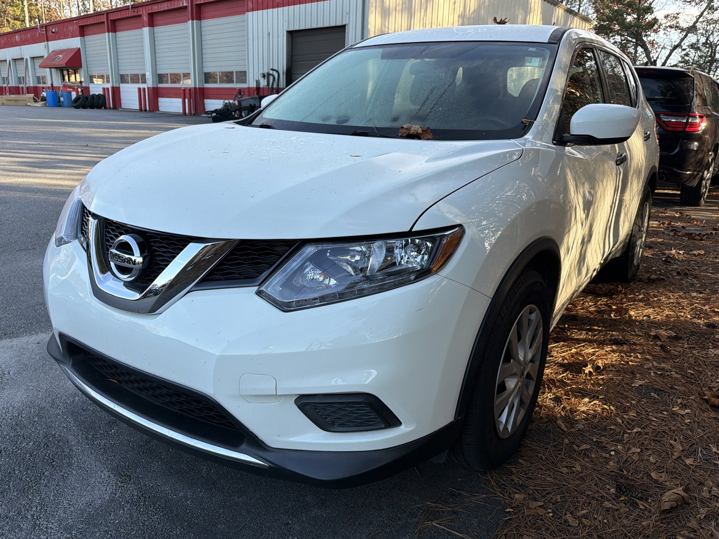 2016 Nissan Rogue SV photo 3