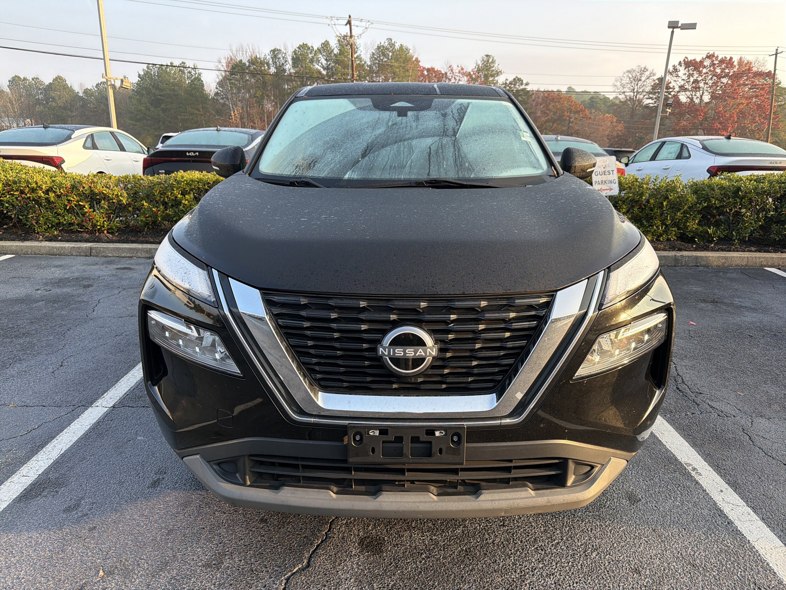 2022 Nissan Rogue SV photo 2