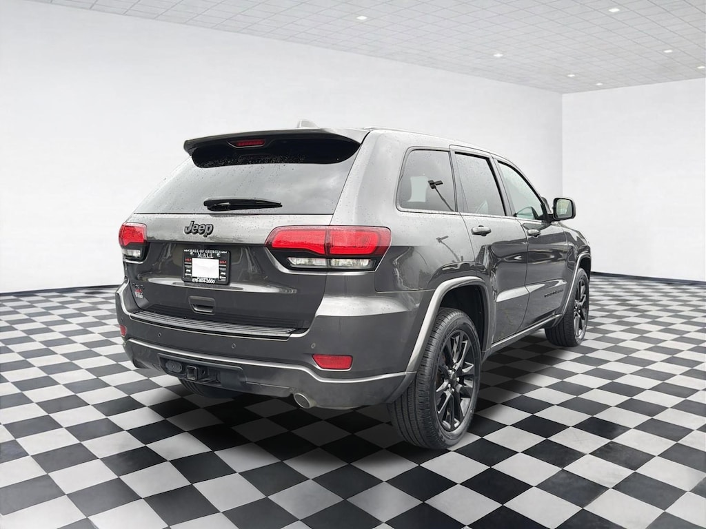 Used 2018 Jeep Grand Cherokee Laredo 4x4 SUV