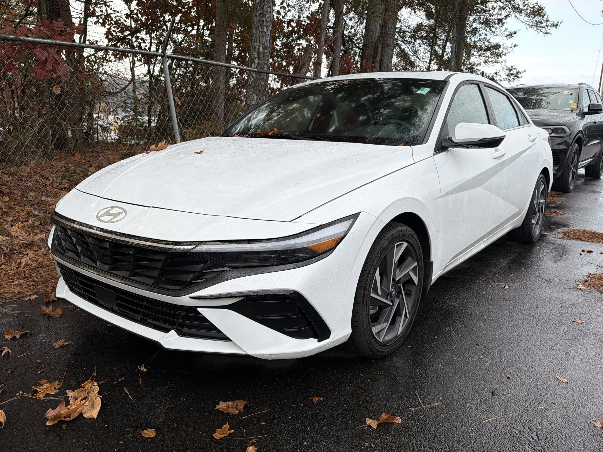 2025 Hyundai Elantra Hybrid Limited photo 2