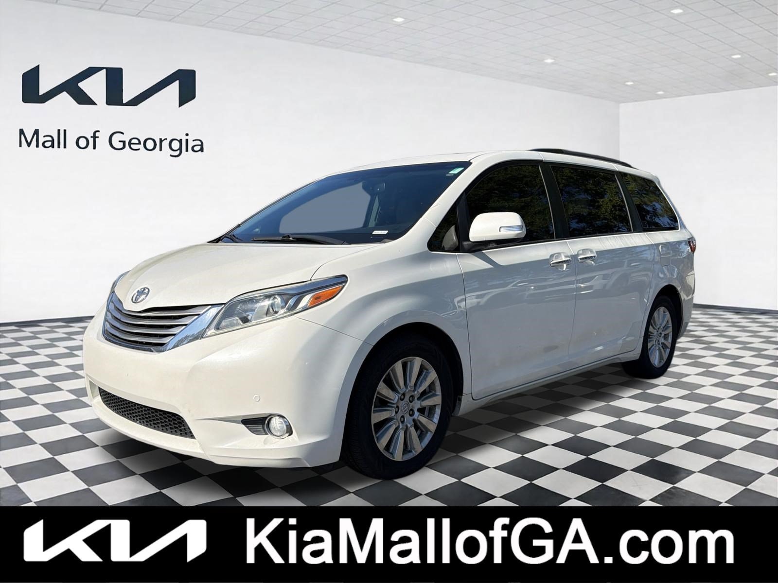 Used 2017 Toyota Sienna Limited with VIN 5TDYZ3DC5HS801305 for sale in Buford, GA