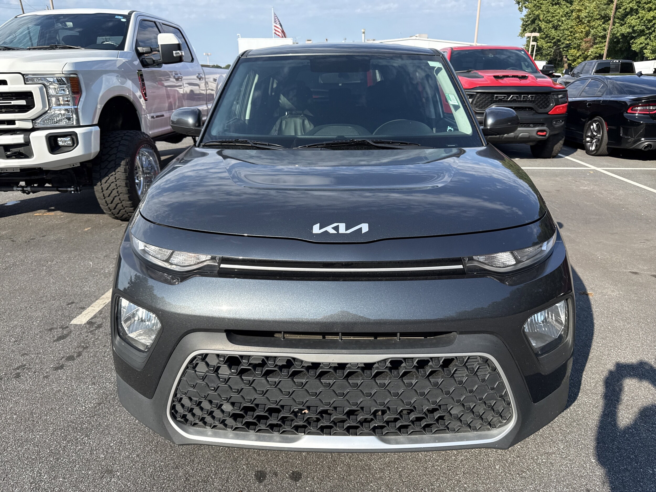 2022 Kia Soul LX photo 2
