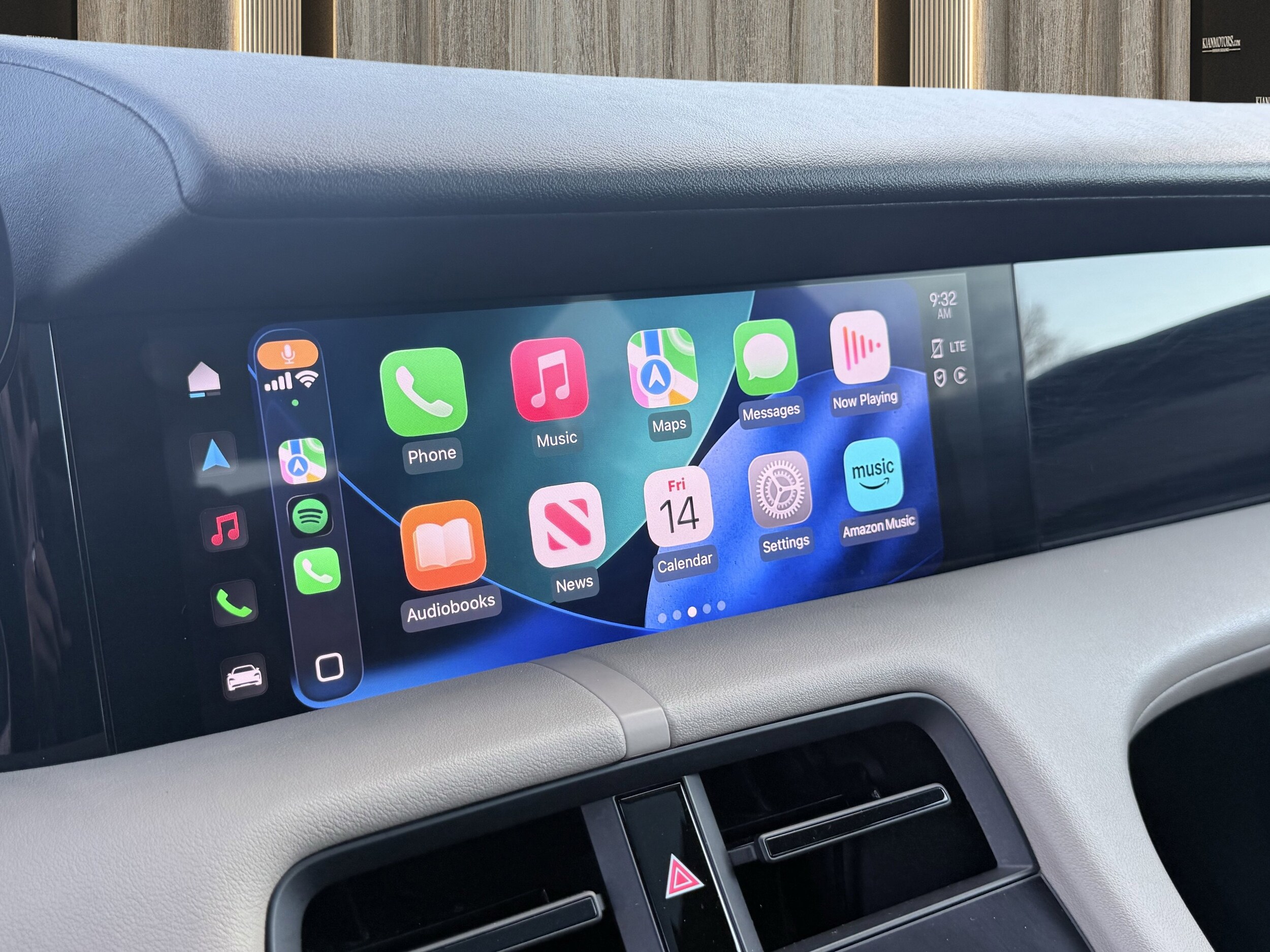 2022 Porsche Taycan photo 4