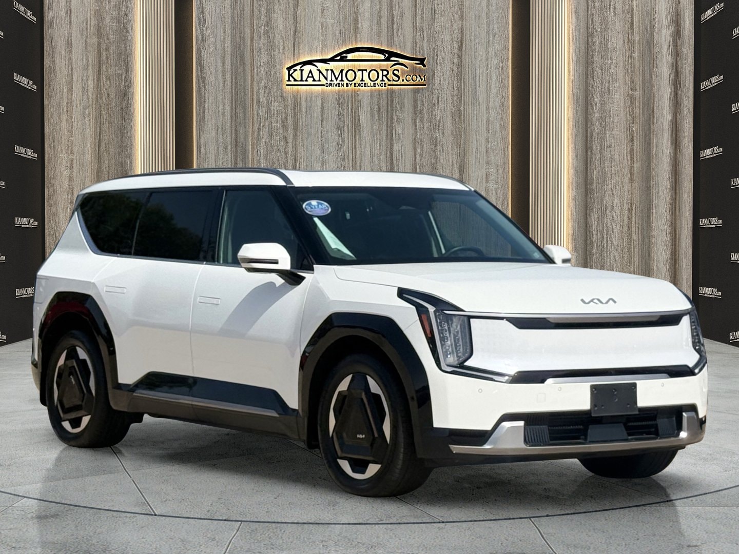 2024 Kia EV9 Land AWD's photo