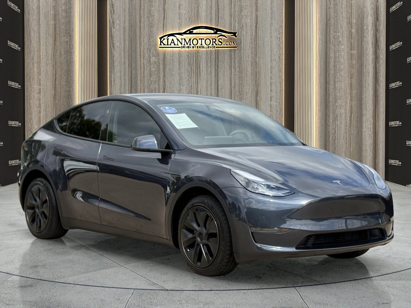 2024 Tesla Model Y Long Range Rear Wheel Drive's photo