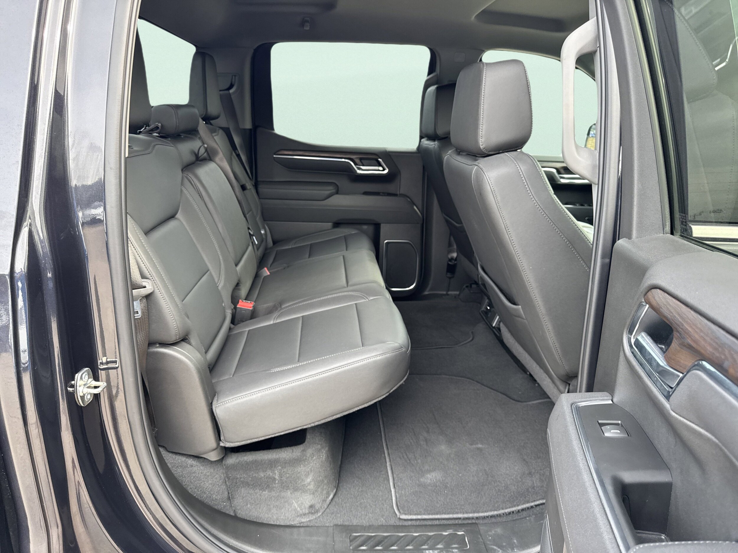 2025 GMC Sierra 1500 SLT - Photo 35