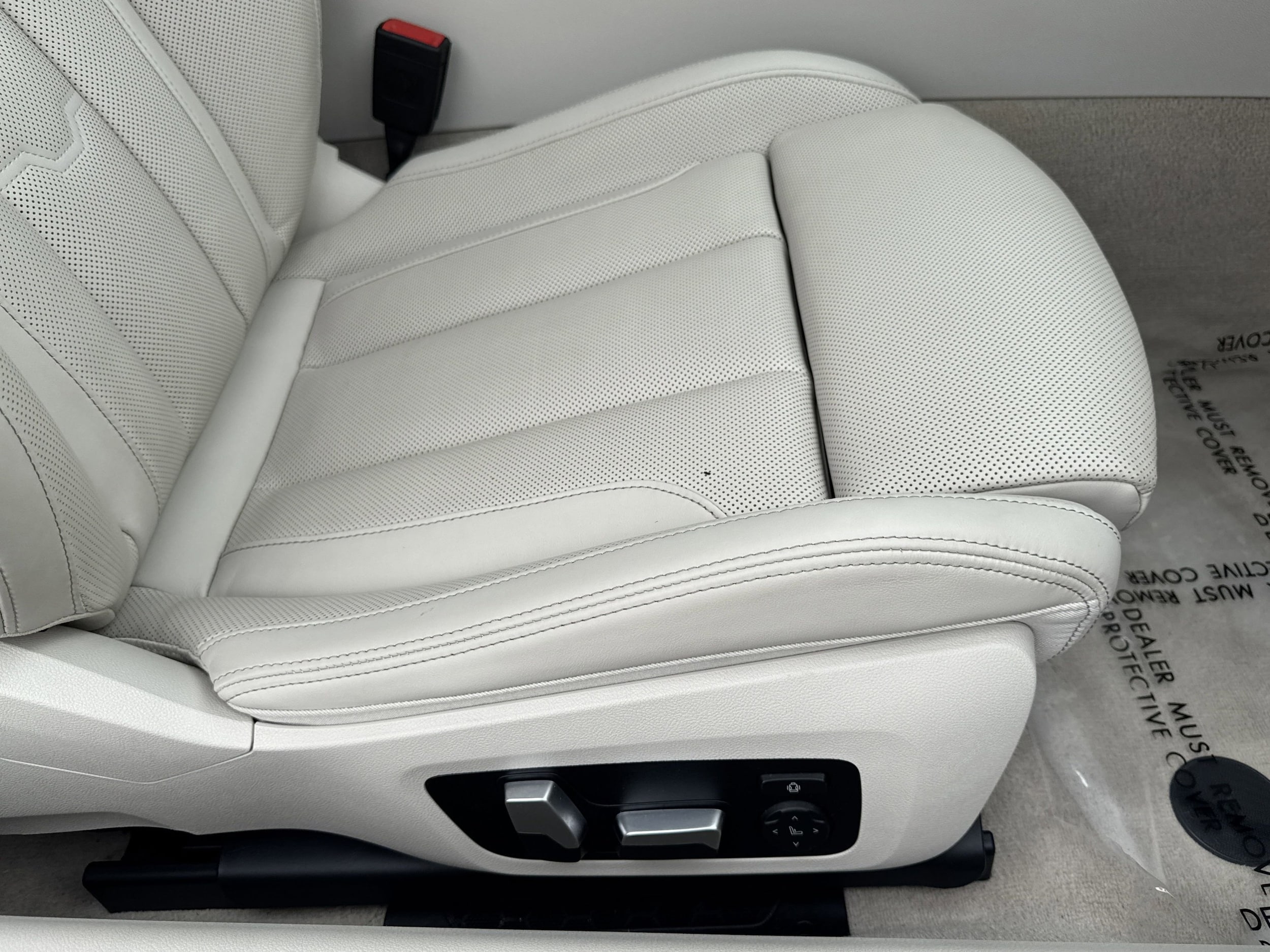 2025 BMW 8 Series 840i - Photo 40