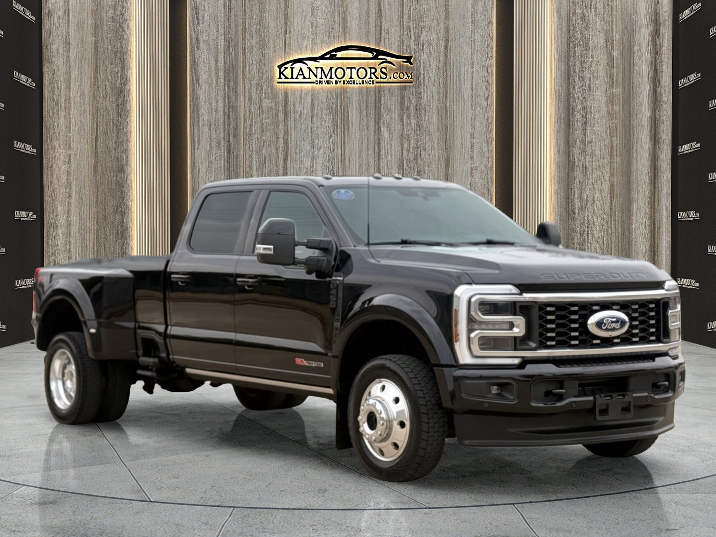 2025 Ford F-450 Super Duty Platinum