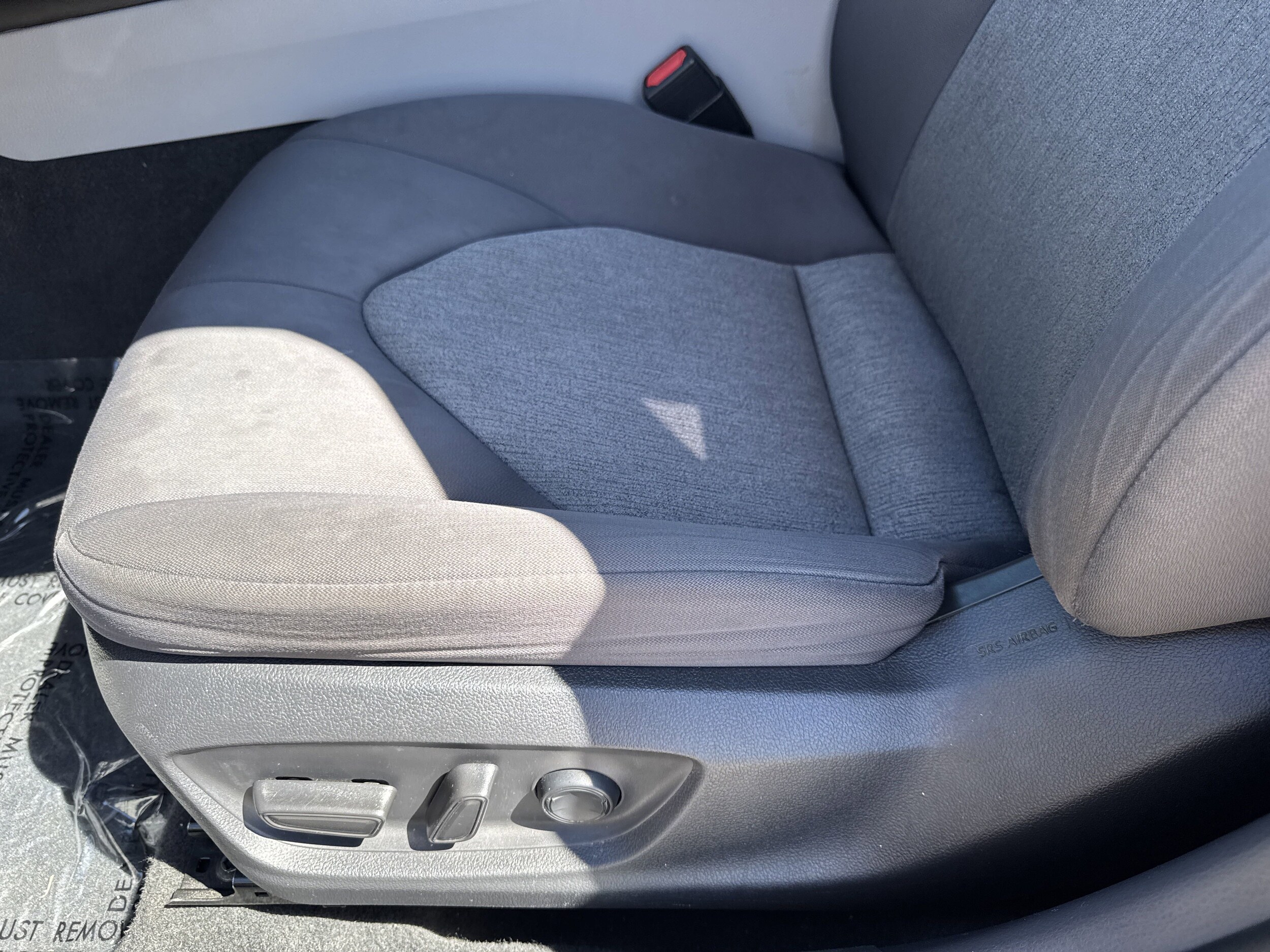 2022 Toyota Camry LE photo 4