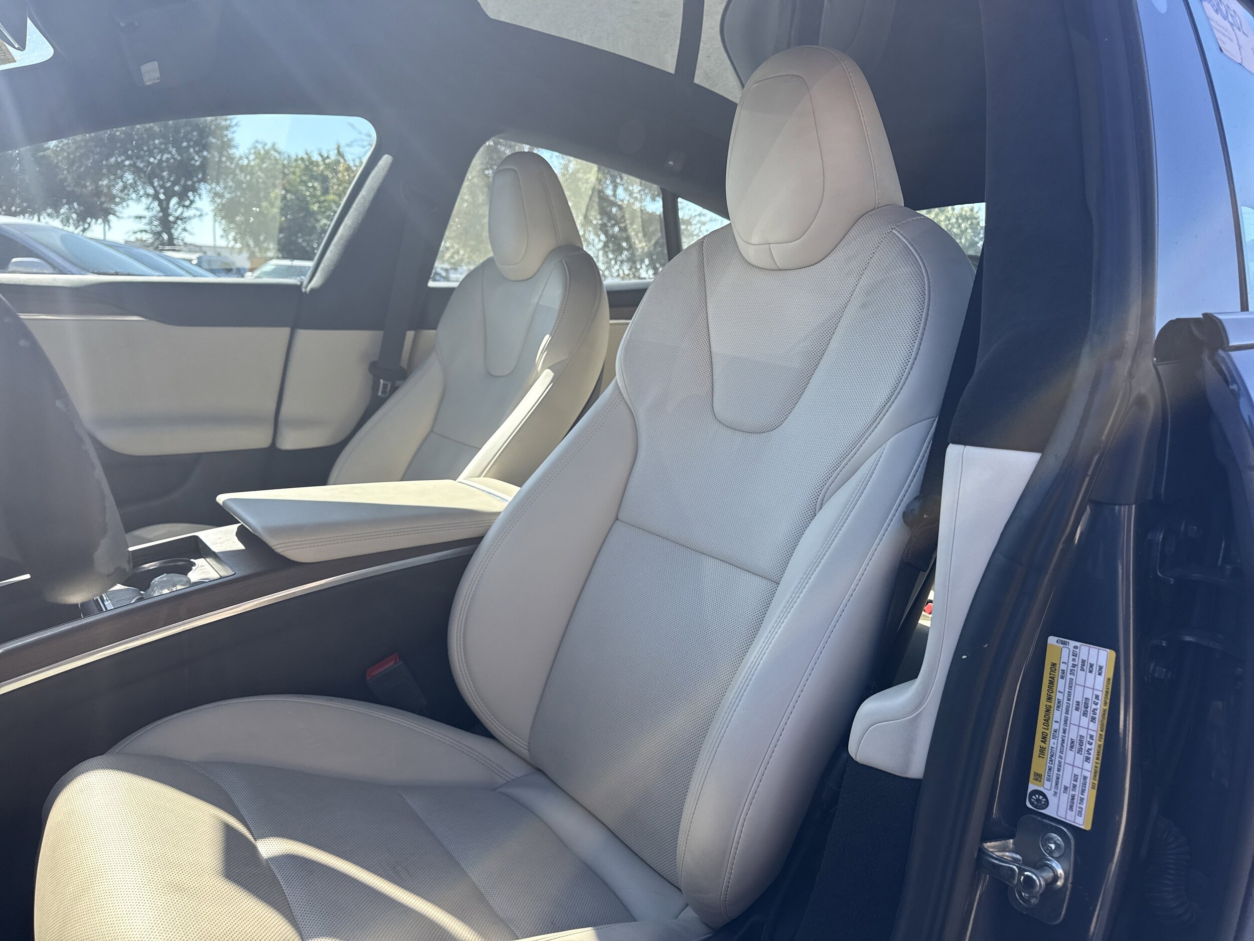 2022 Tesla Model S photo 2