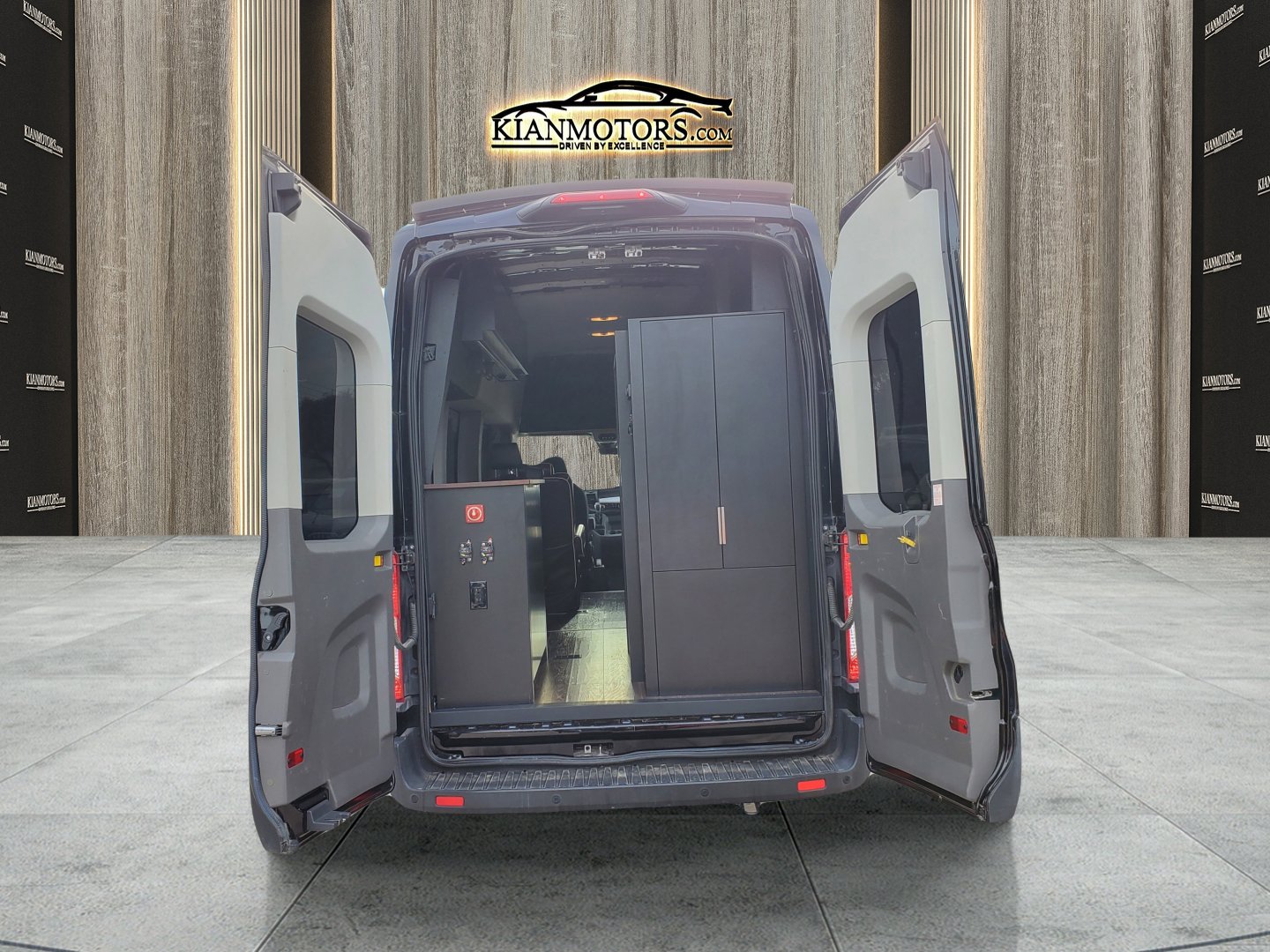 2020 Ford Transit Passenger Van XLT - Photo 15
