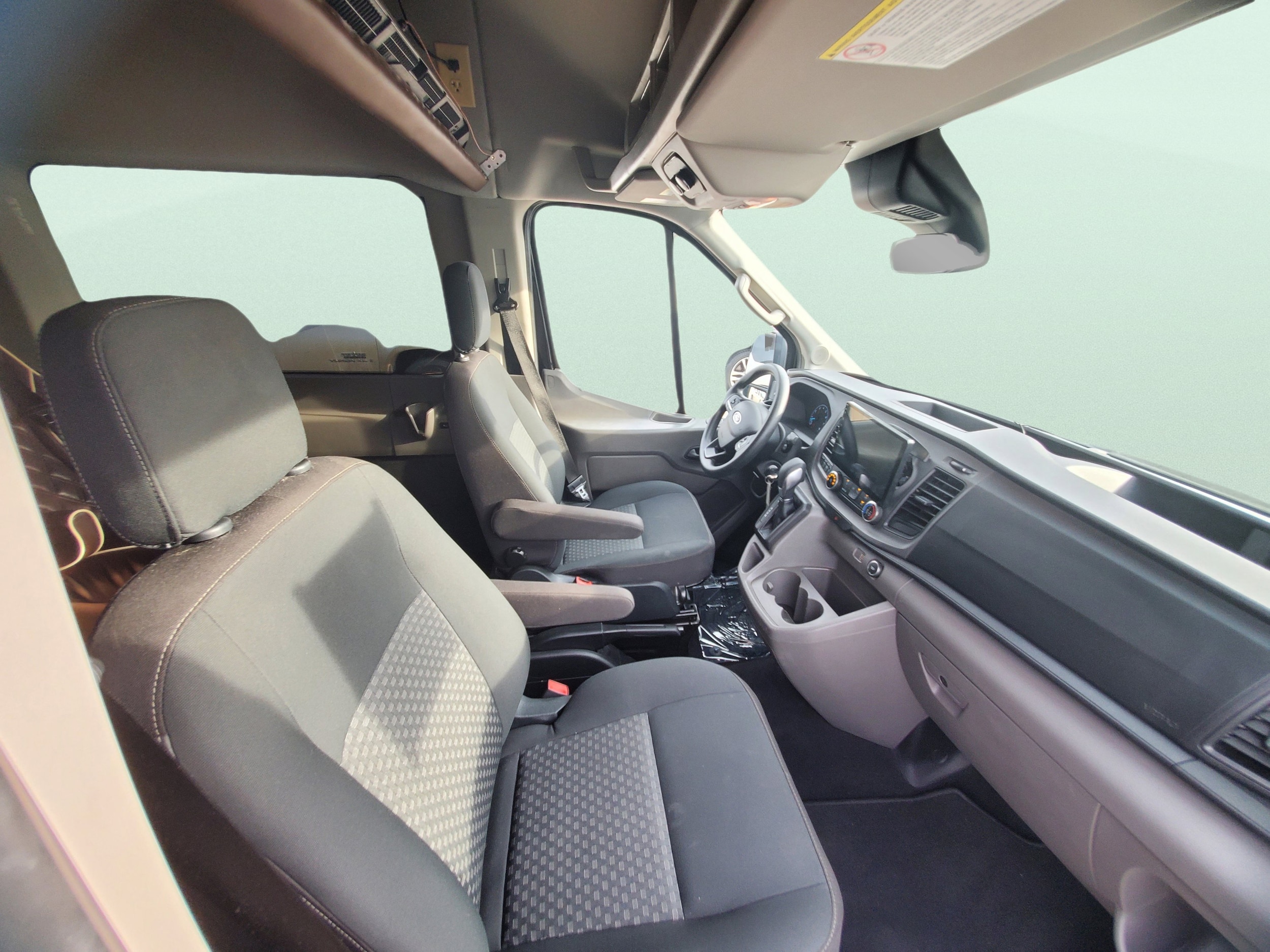2020 Ford Transit Passenger Van XLT - Photo 37
